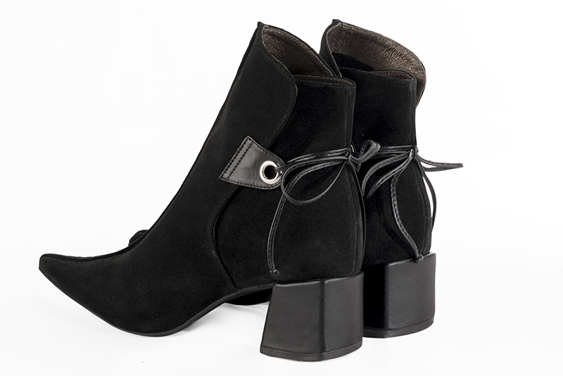 Matt black women's ankle boots with laces at the back. Pointed toe. Medium block heels. Rear view - Florence KOOIJMAN